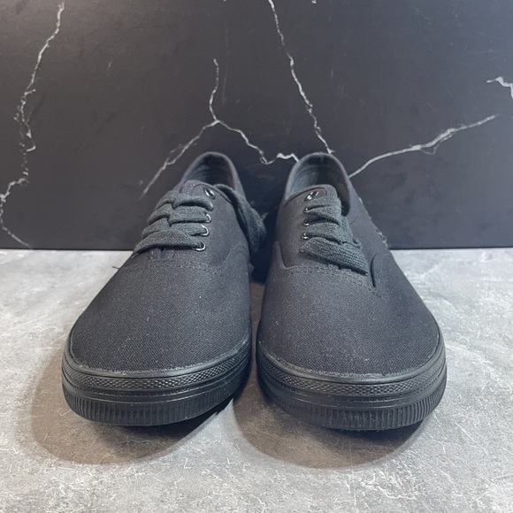 City Sneaks Canvas Lo Black Size 9.5W - Picture 2 of 9